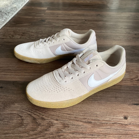 nike sb team classic desert sand